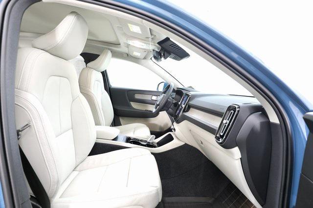 new 2025 Volvo XC40 car, priced at $52,235