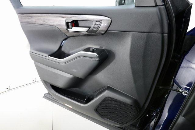 used 2023 Toyota Highlander car, priced at $38,490