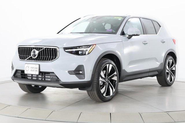 new 2025 Volvo XC40 car, priced at $50,040