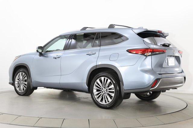 used 2022 Toyota Highlander car, priced at $40,590