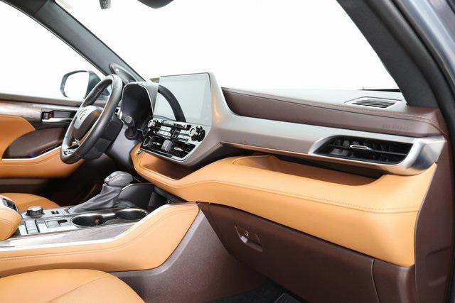used 2022 Toyota Highlander car, priced at $40,590