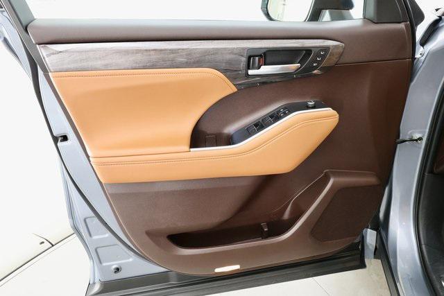 used 2022 Toyota Highlander car, priced at $40,590