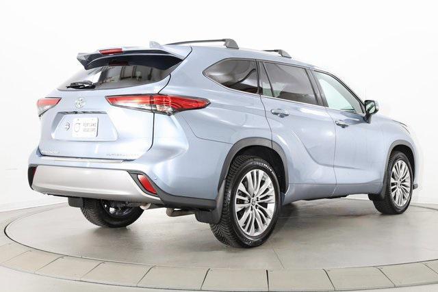 used 2022 Toyota Highlander car, priced at $40,590