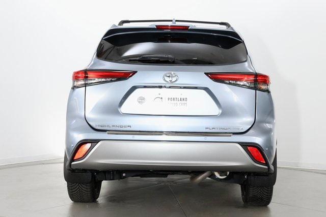 used 2022 Toyota Highlander car, priced at $40,590