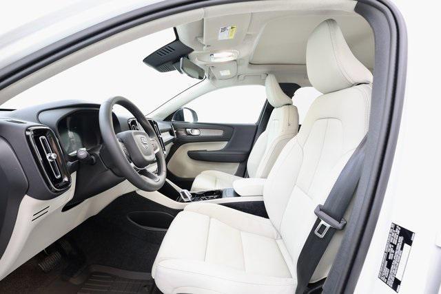 new 2025 Volvo XC40 car, priced at $50,785