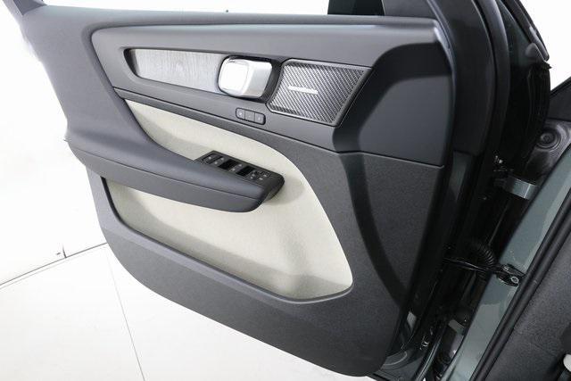 new 2026 Volvo XC40 car, priced at $49,975