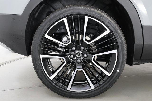 new 2025 Volvo XC40 car, priced at $55,865