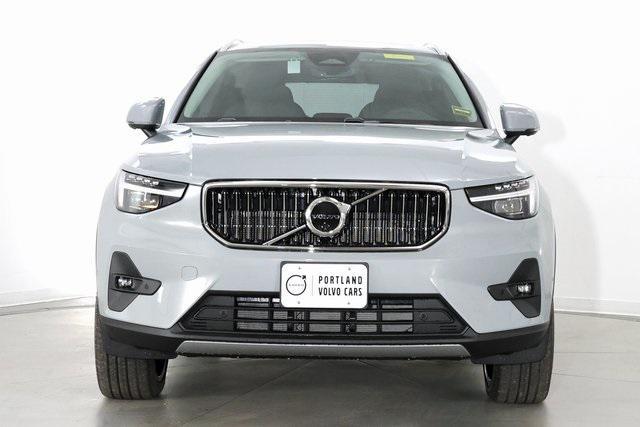 new 2025 Volvo XC40 car, priced at $55,865