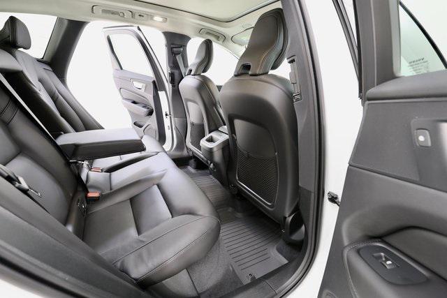 new 2025 Volvo XC60 car, priced at $49,705