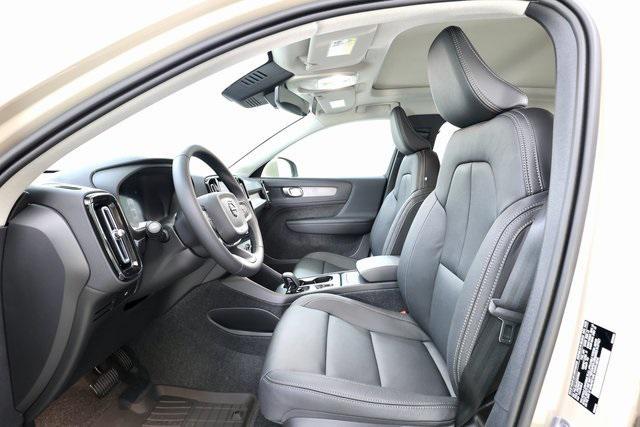 new 2025 Volvo XC40 car, priced at $45,685