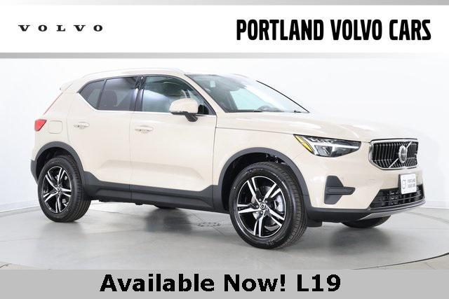 new 2025 Volvo XC40 car, priced at $40,071