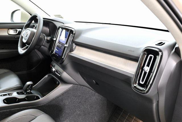 new 2025 Volvo XC40 car, priced at $45,685