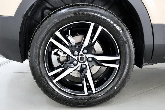new 2025 Volvo XC40 car, priced at $45,685