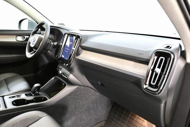 new 2025 Volvo XC40 car, priced at $44,815