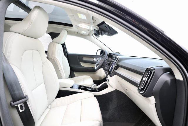 new 2025 Volvo XC40 car, priced at $46,335