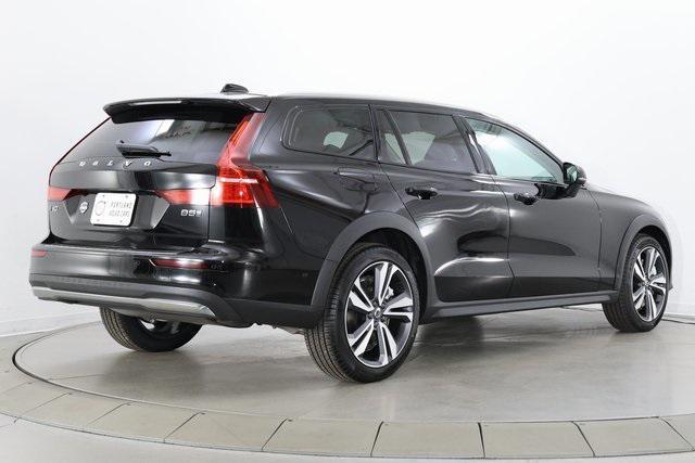 new 2024 Volvo V60 Cross Country car, priced at $55,225