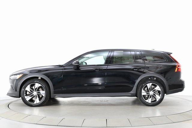 used 2023 Volvo V60 Cross Country car, priced at $38,890