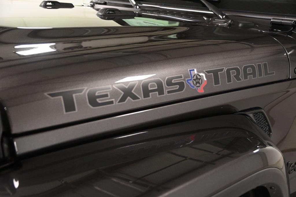 new 2025 Jeep Gladiator car, priced at $44,584