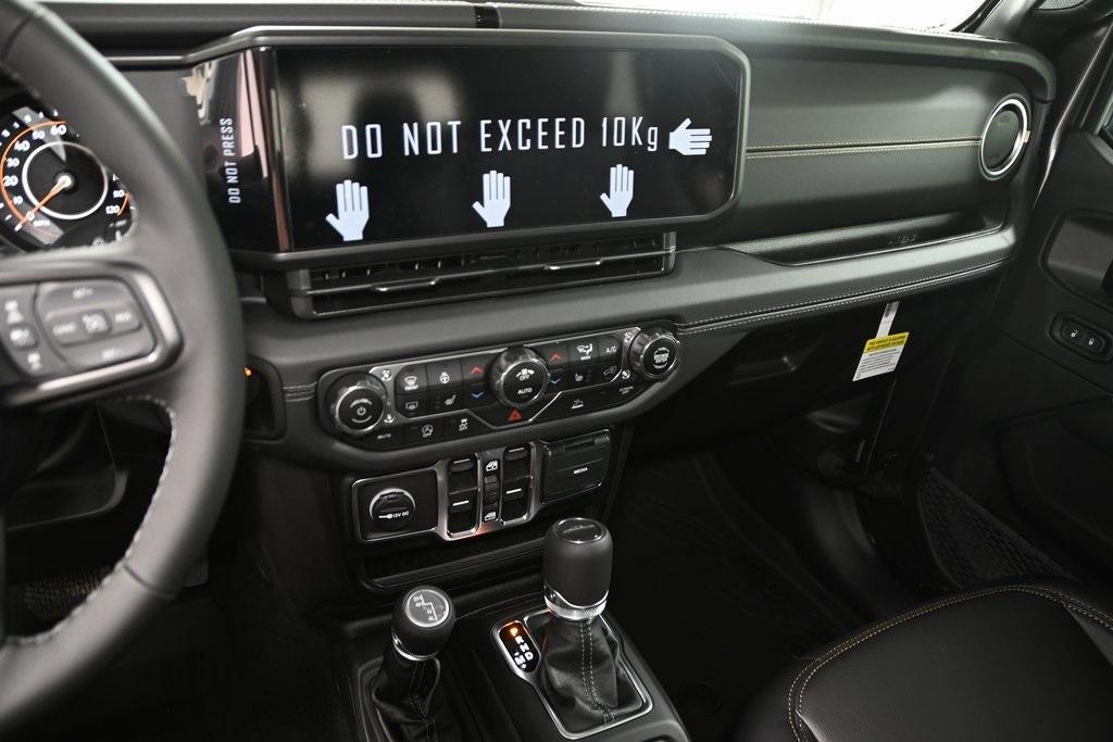 new 2025 Jeep Gladiator car, priced at $44,584
