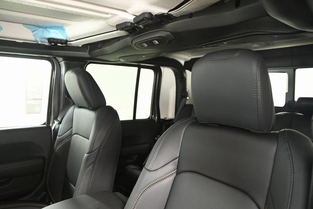new 2025 Jeep Gladiator car, priced at $44,584