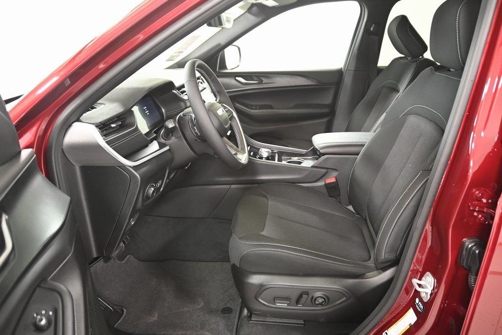 new 2025 Jeep Grand Cherokee L car, priced at $39,290
