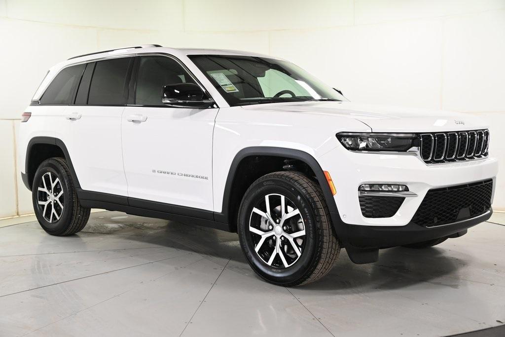 new 2025 Jeep Grand Cherokee car, priced at $49,396