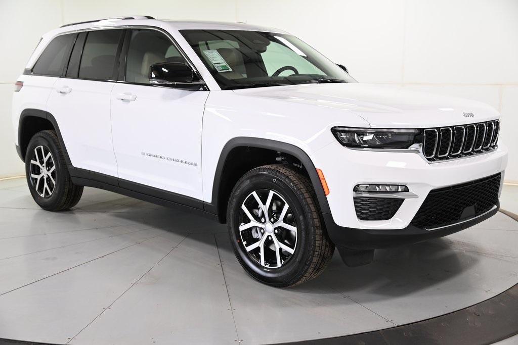 new 2024 Jeep Grand Cherokee car, priced at $45,369