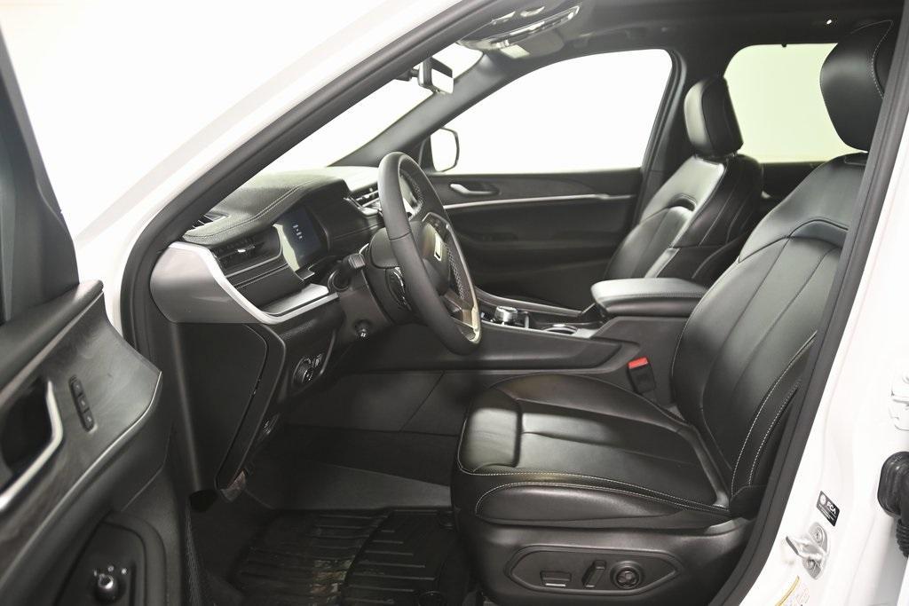 used 2024 Jeep Grand Cherokee car, priced at $40,149
