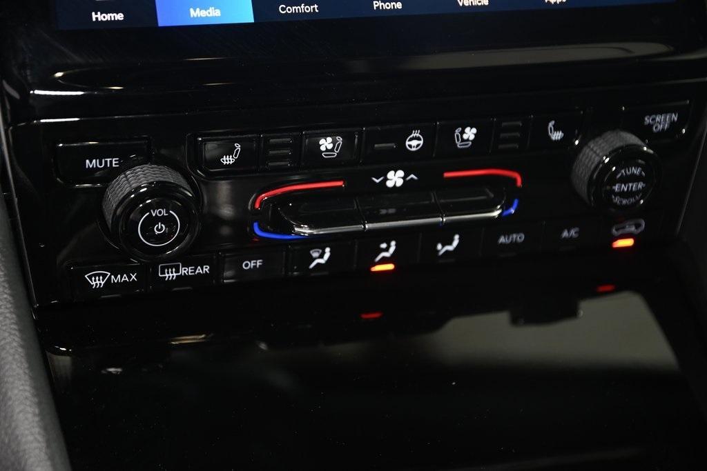 used 2024 Jeep Grand Cherokee car, priced at $40,149