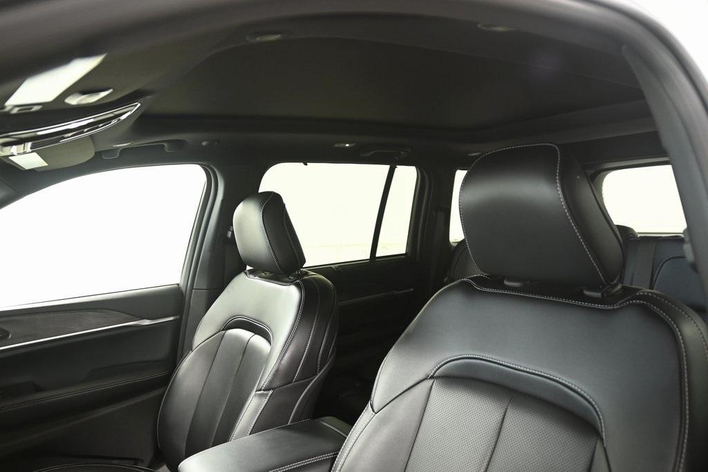 used 2024 Jeep Grand Cherokee car, priced at $40,149