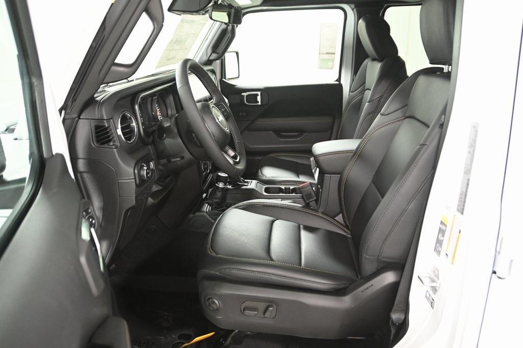 new 2025 Jeep Gladiator car