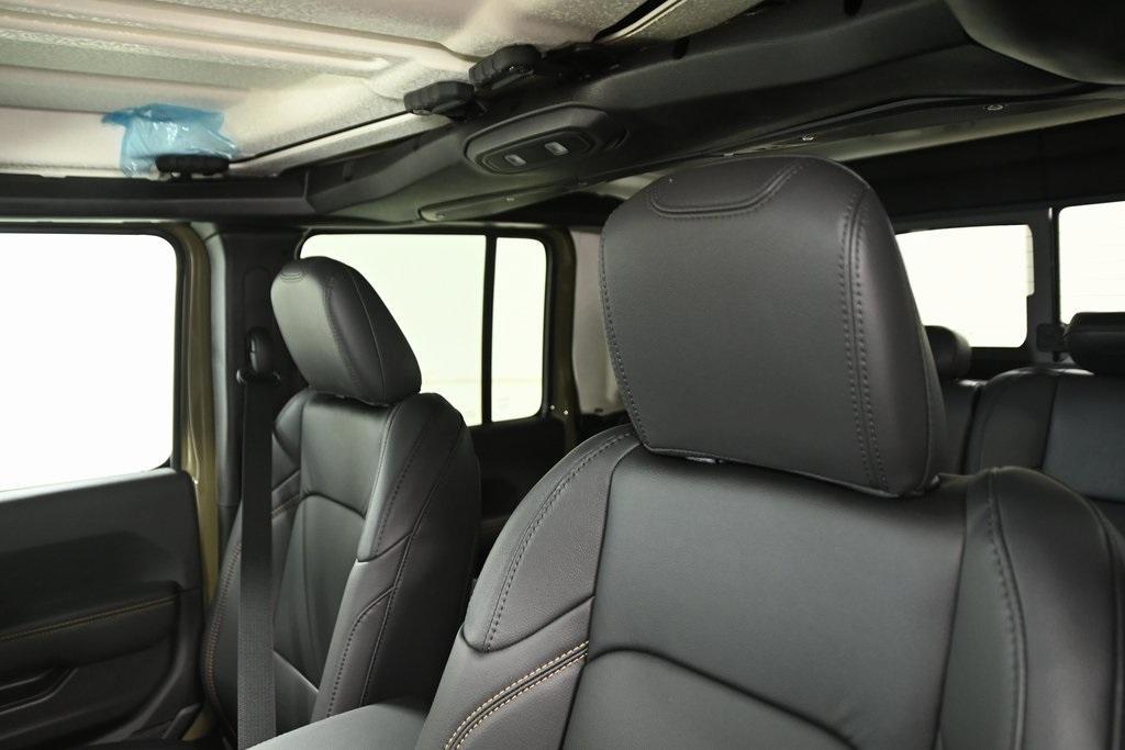 new 2025 Jeep Gladiator car, priced at $44,584