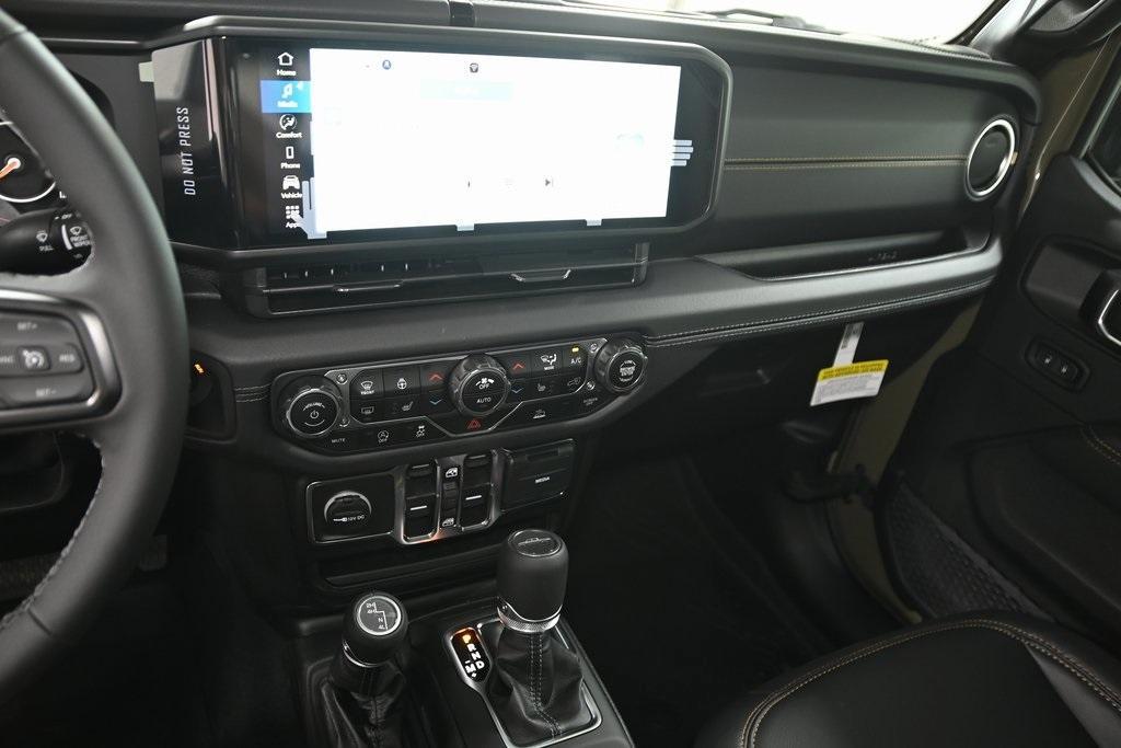 new 2025 Jeep Gladiator car, priced at $44,584