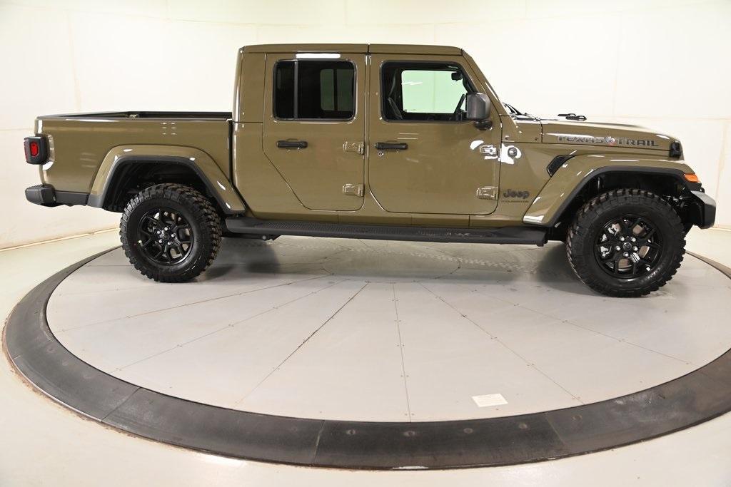 new 2025 Jeep Gladiator car, priced at $44,584