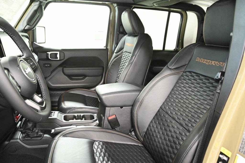 new 2025 Jeep Gladiator car