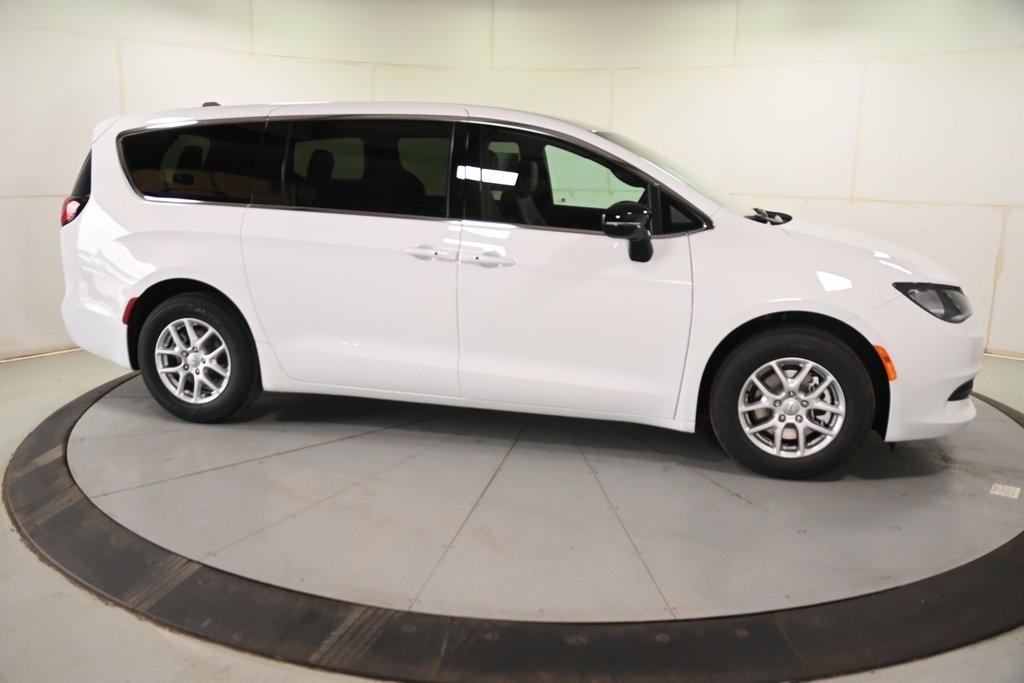 new 2025 Chrysler Voyager car