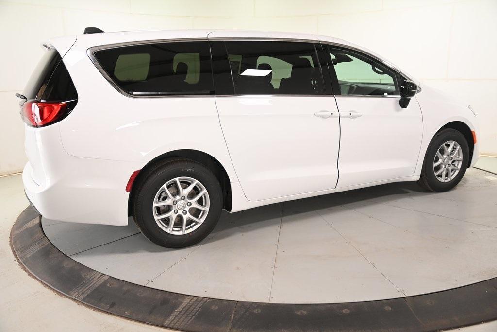 new 2025 Chrysler Voyager car