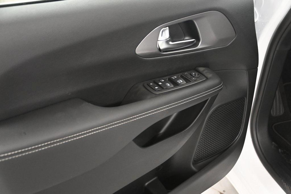 new 2025 Chrysler Voyager car