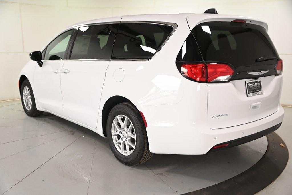 new 2025 Chrysler Voyager car