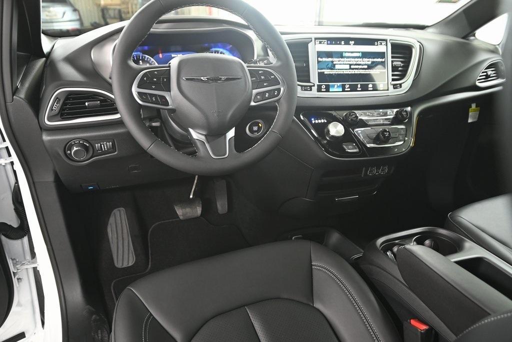 new 2025 Chrysler Voyager car
