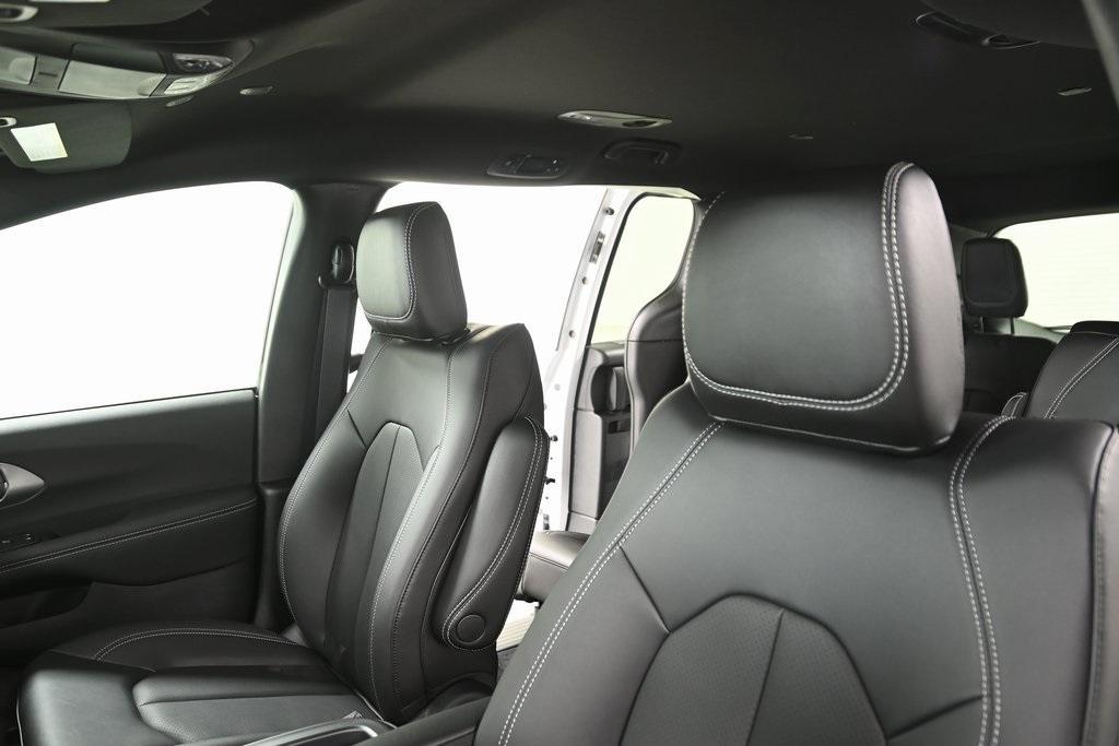 new 2025 Chrysler Voyager car