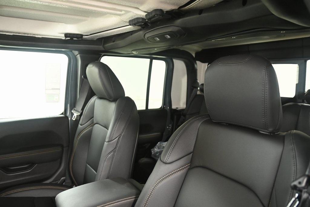 new 2025 Jeep Gladiator car, priced at $44,584