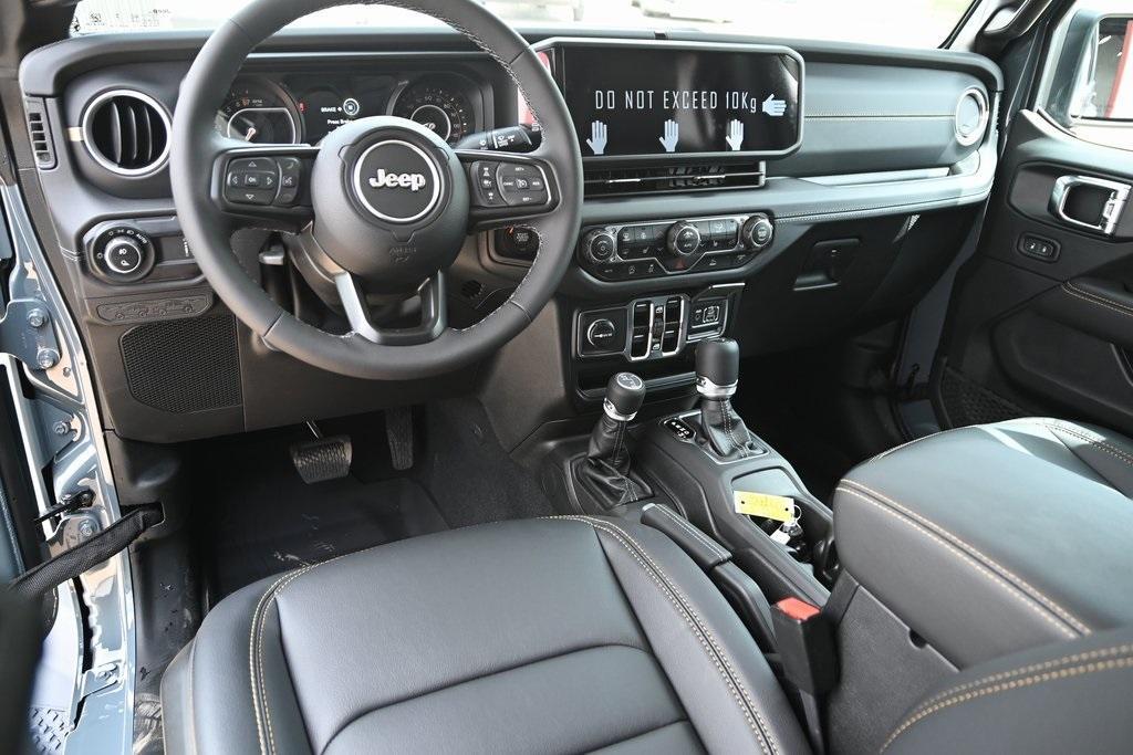 new 2025 Jeep Gladiator car, priced at $44,584