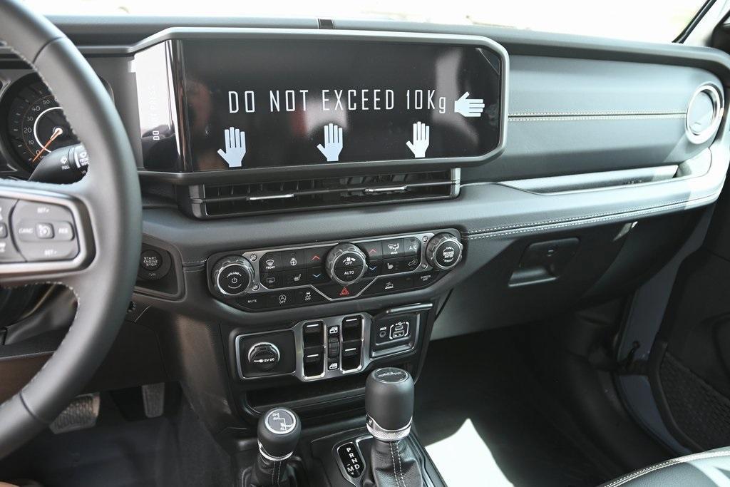 new 2025 Jeep Gladiator car, priced at $44,584