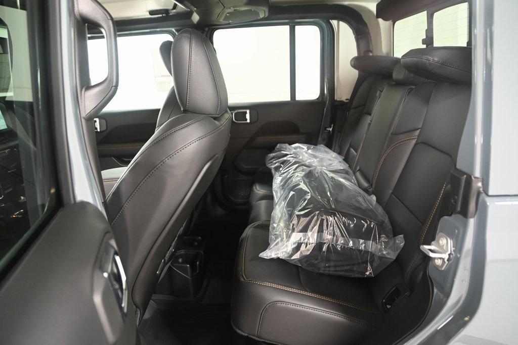 new 2025 Jeep Gladiator car, priced at $44,584