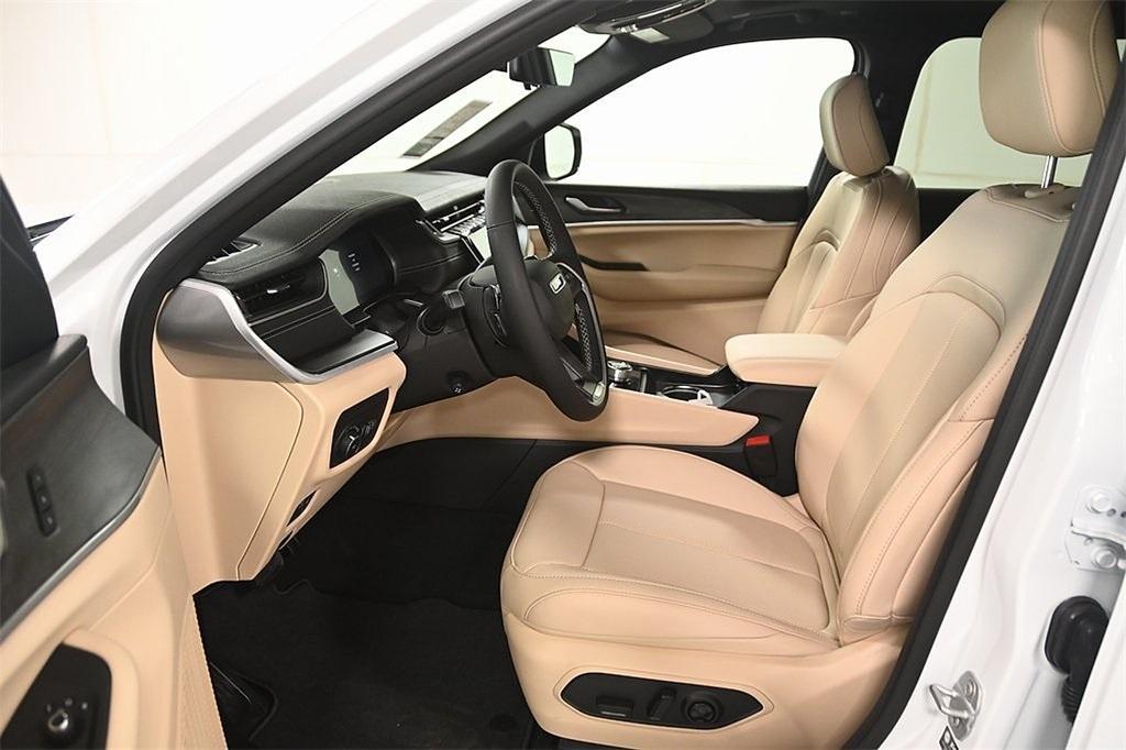 new 2025 Jeep Grand Cherokee L car, priced at $49,051