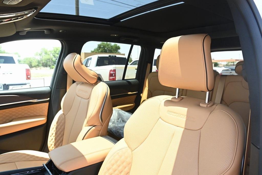 new 2025 Jeep Grand Cherokee car, priced at $55,758