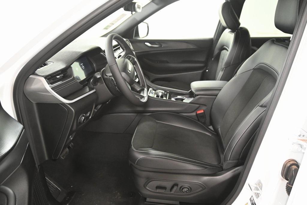 new 2025 Jeep Grand Cherokee L car, priced at $42,735