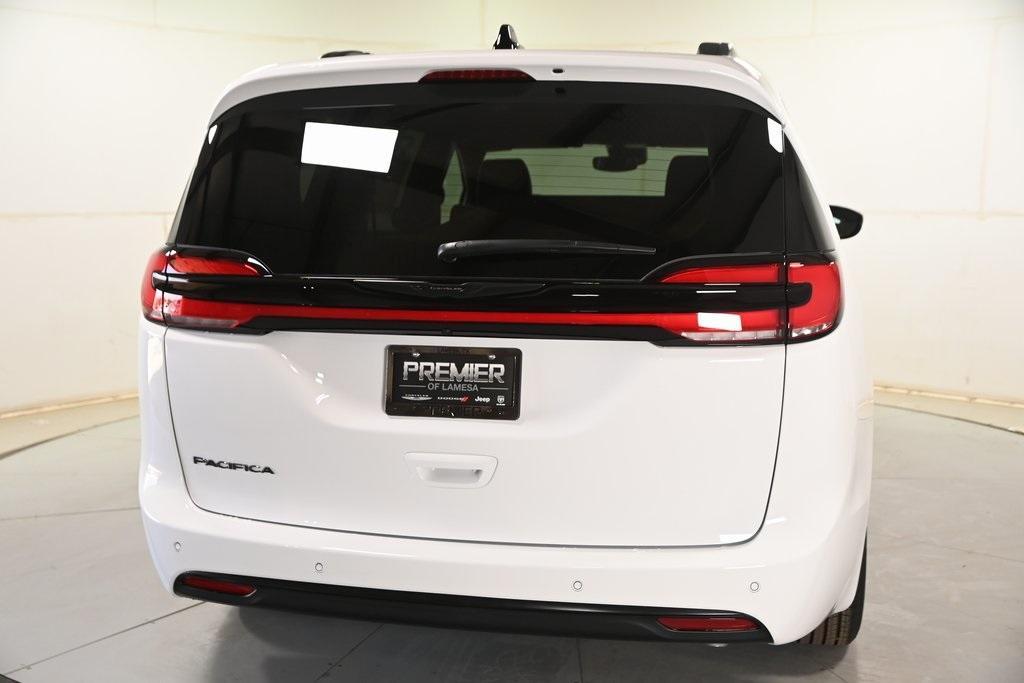 new 2025 Chrysler Pacifica car, priced at $43,677