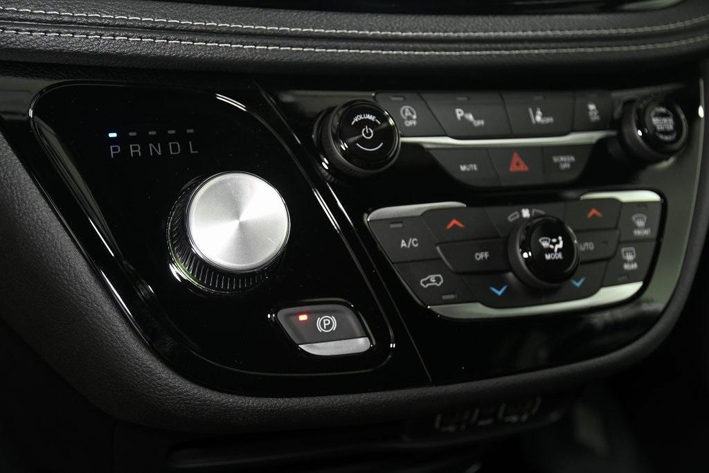 new 2025 Chrysler Pacifica car, priced at $43,677